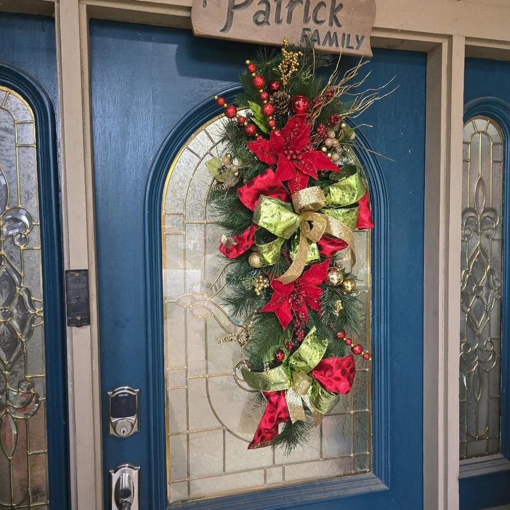 Sparkling Green & Red Christmas Swag